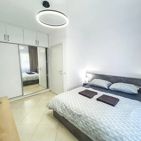 Apartment 2 Bedrooms 1117 *