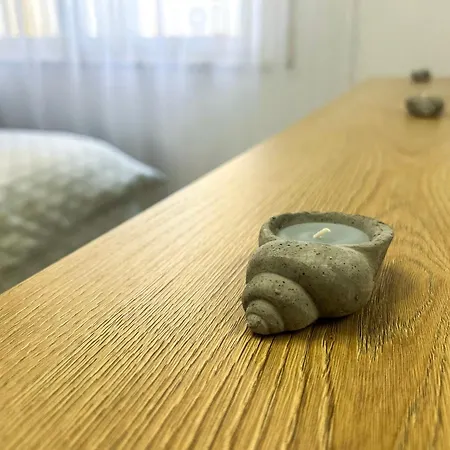 2 Bedrooms 1117 *