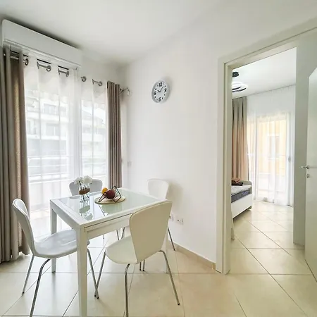 2 Bedrooms 1117 Apartment *